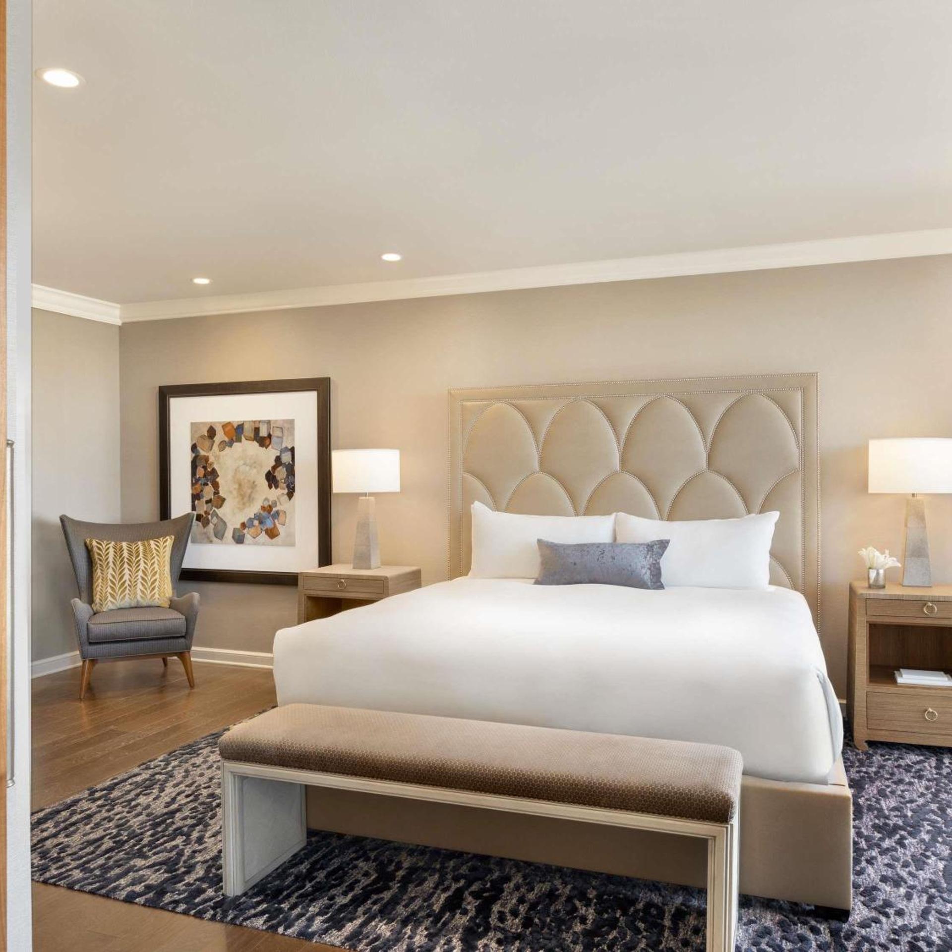 1 Bedroom, Presidential, Fairmont Gold, Suite, King Bed, Lounge Access