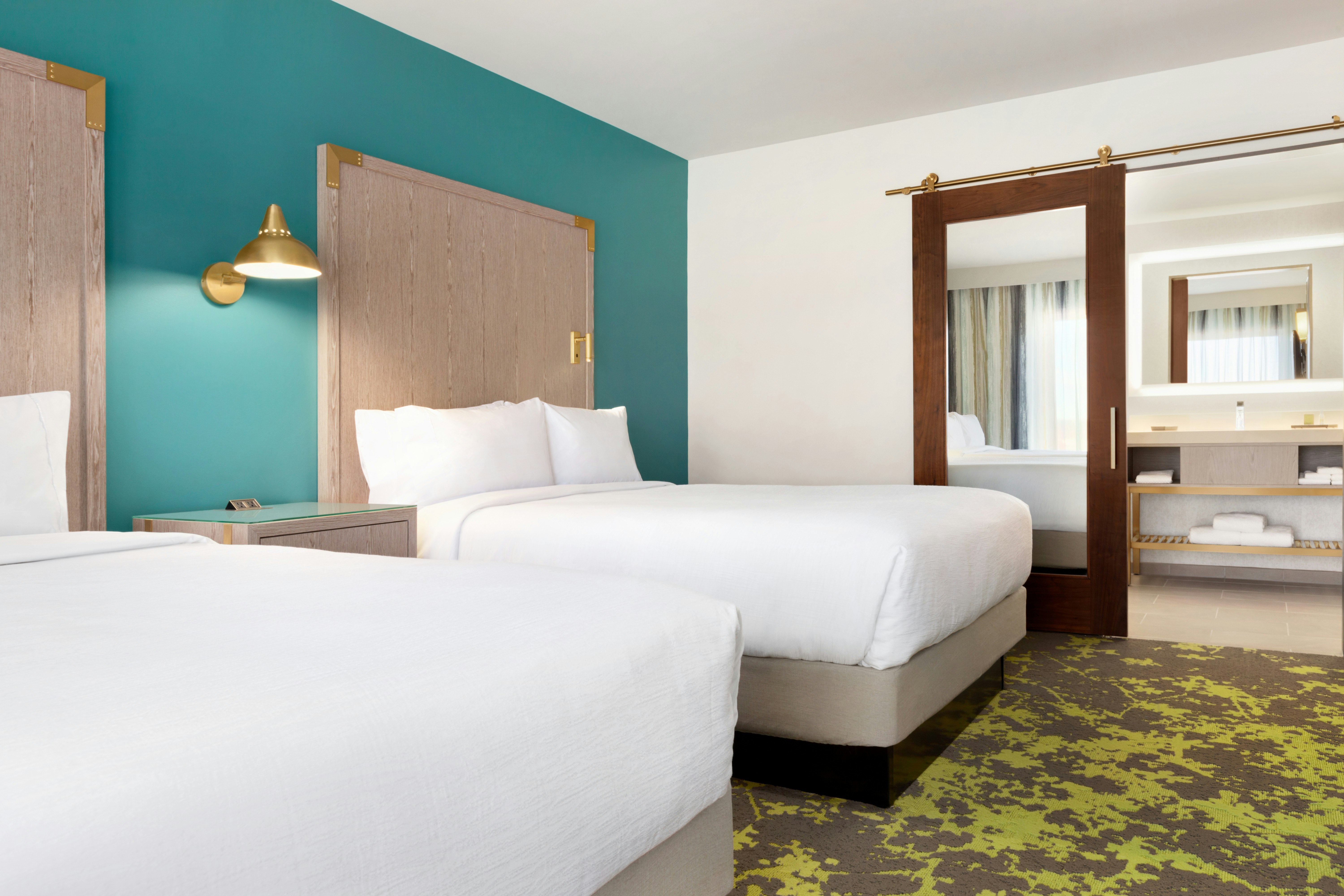 2 Rooms, Suite, 2 Queen Beds, Balcony