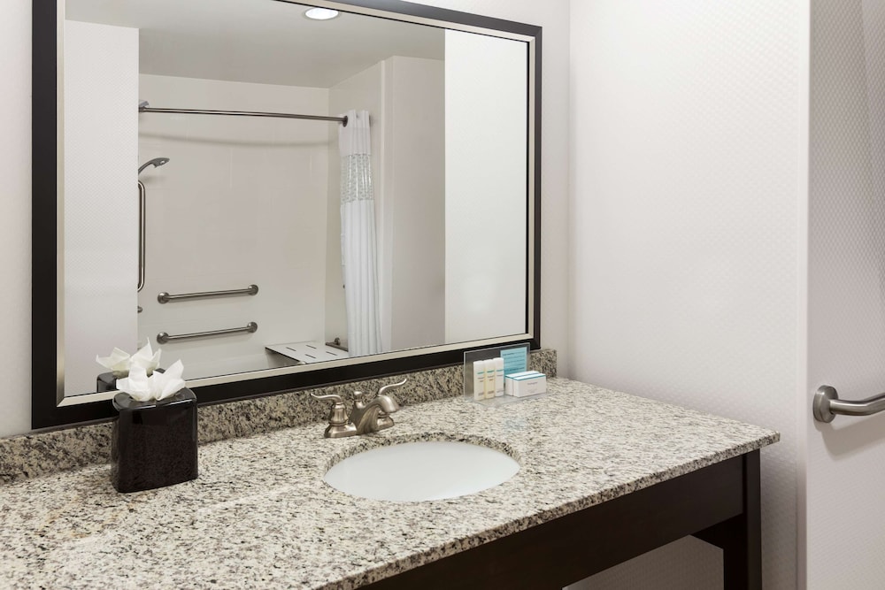 Hampton Inn Fairmont Wv 14/61