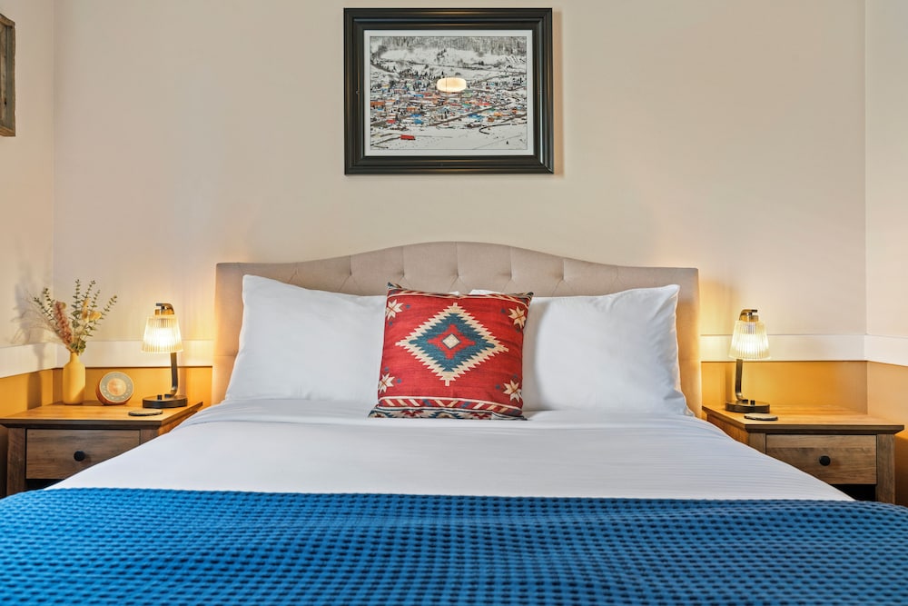 The Bent Elbow Hotel and Restaurant 11/40