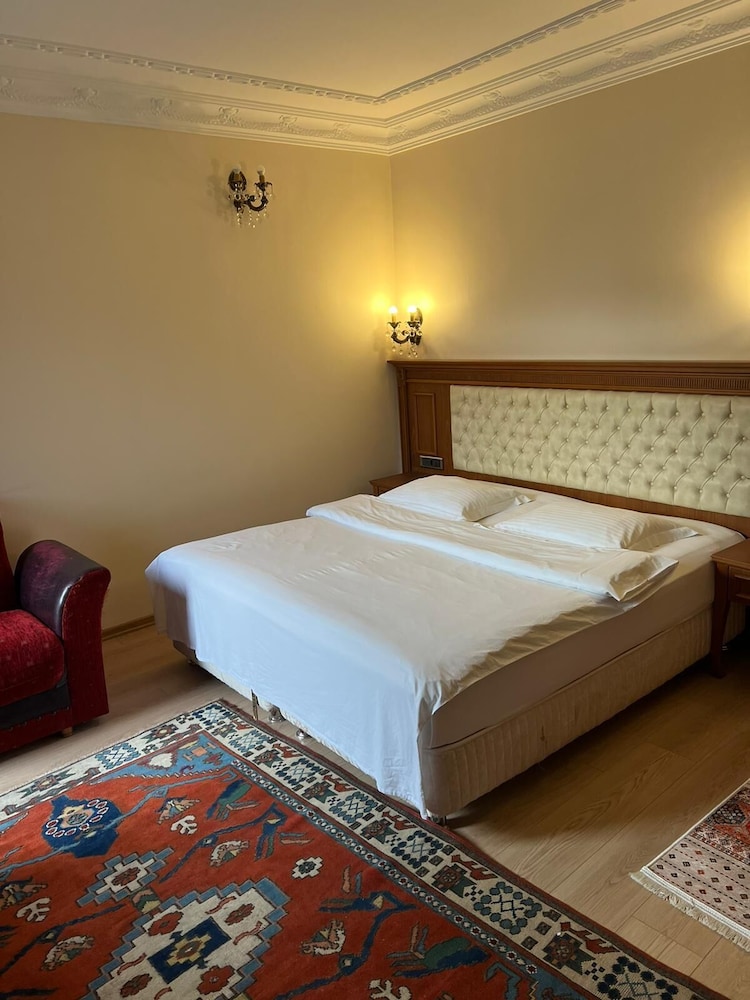 Ada Hotel 24/77