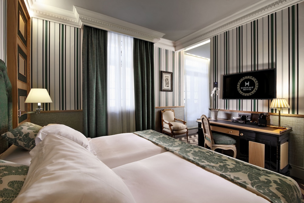 INTERIOR, CLASSIC, DOUBLE BED