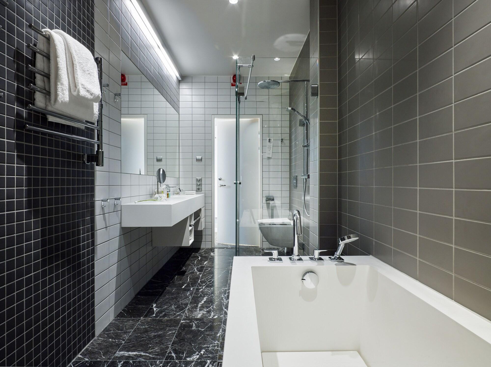 Upper, Deluxe, Suite, House
