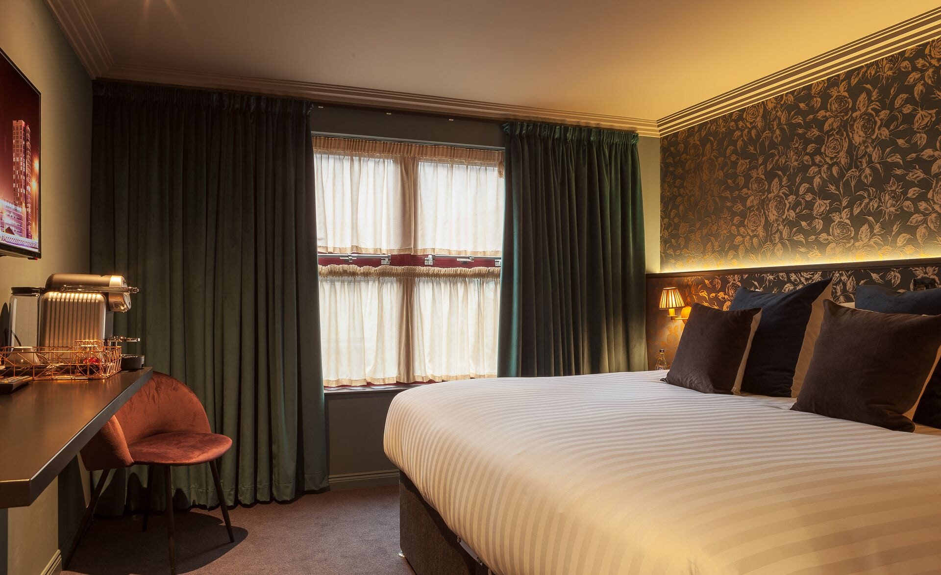 EXECUTIVE, DOUBLE BED