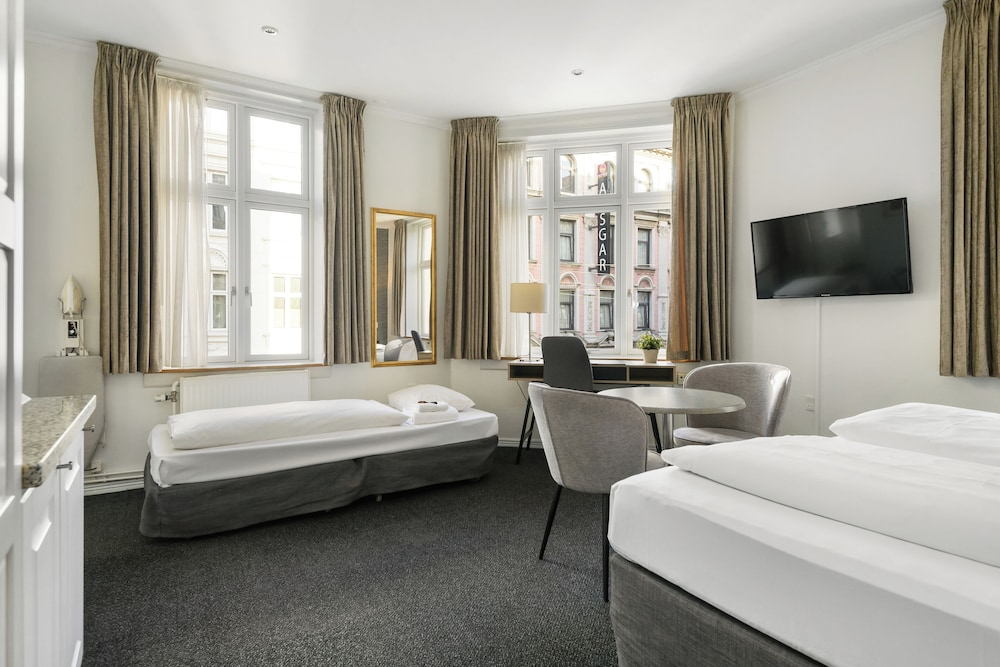 Hotel Tiffany 34/75
