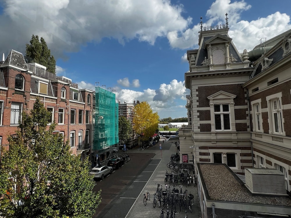 TRIANON AMSTERDAM 39/48