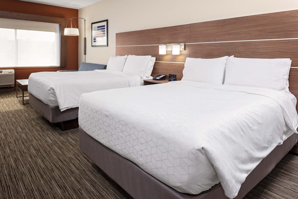 Holiday Inn Express & Suites Madison 13/59