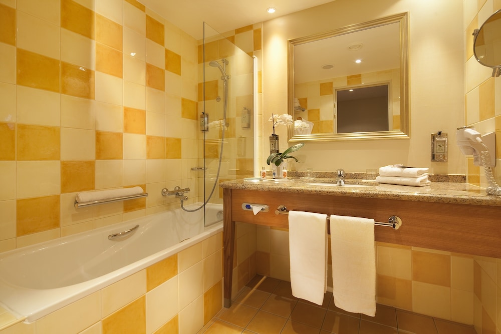 Dream Castle Hotel 50/50