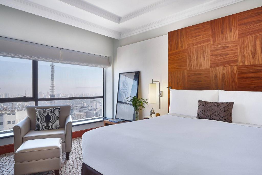 Suite, King Bed, Skyline View, Club Lounge Access, High Floor