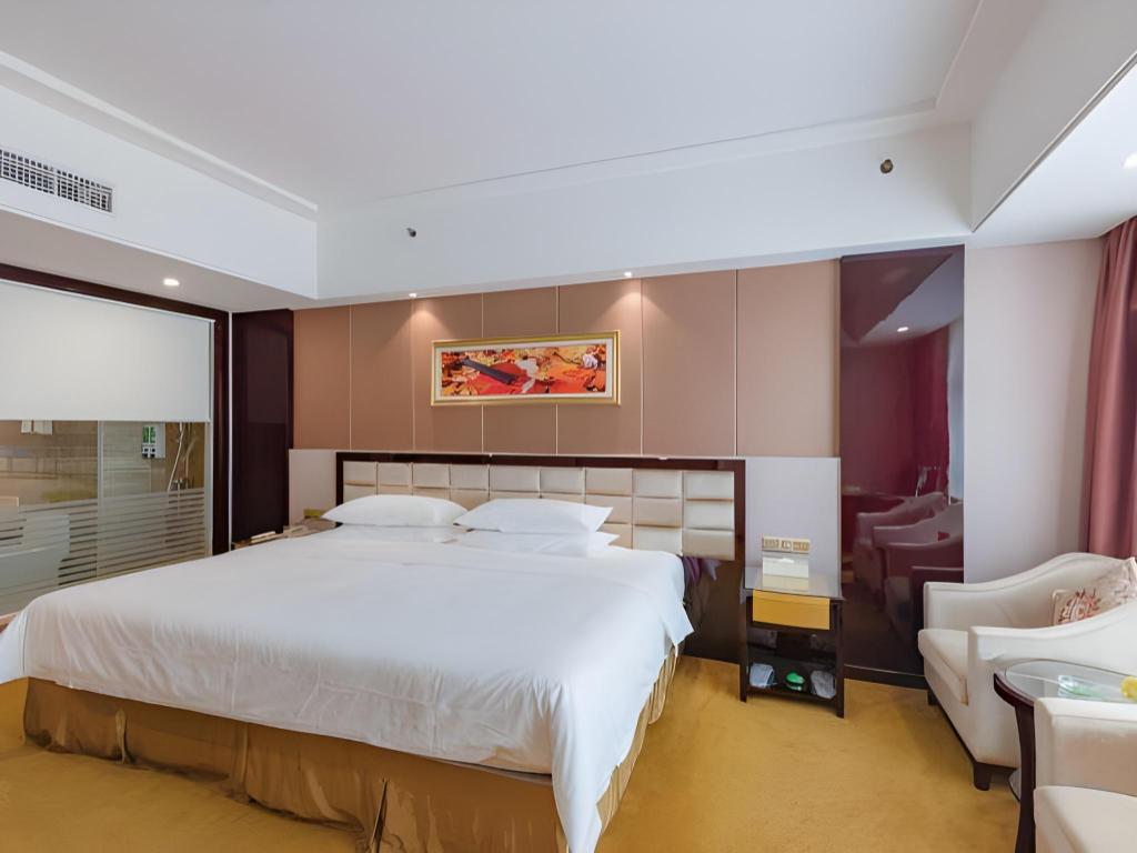 Vienna International Hotel (Zhongshan North Station) 23/57