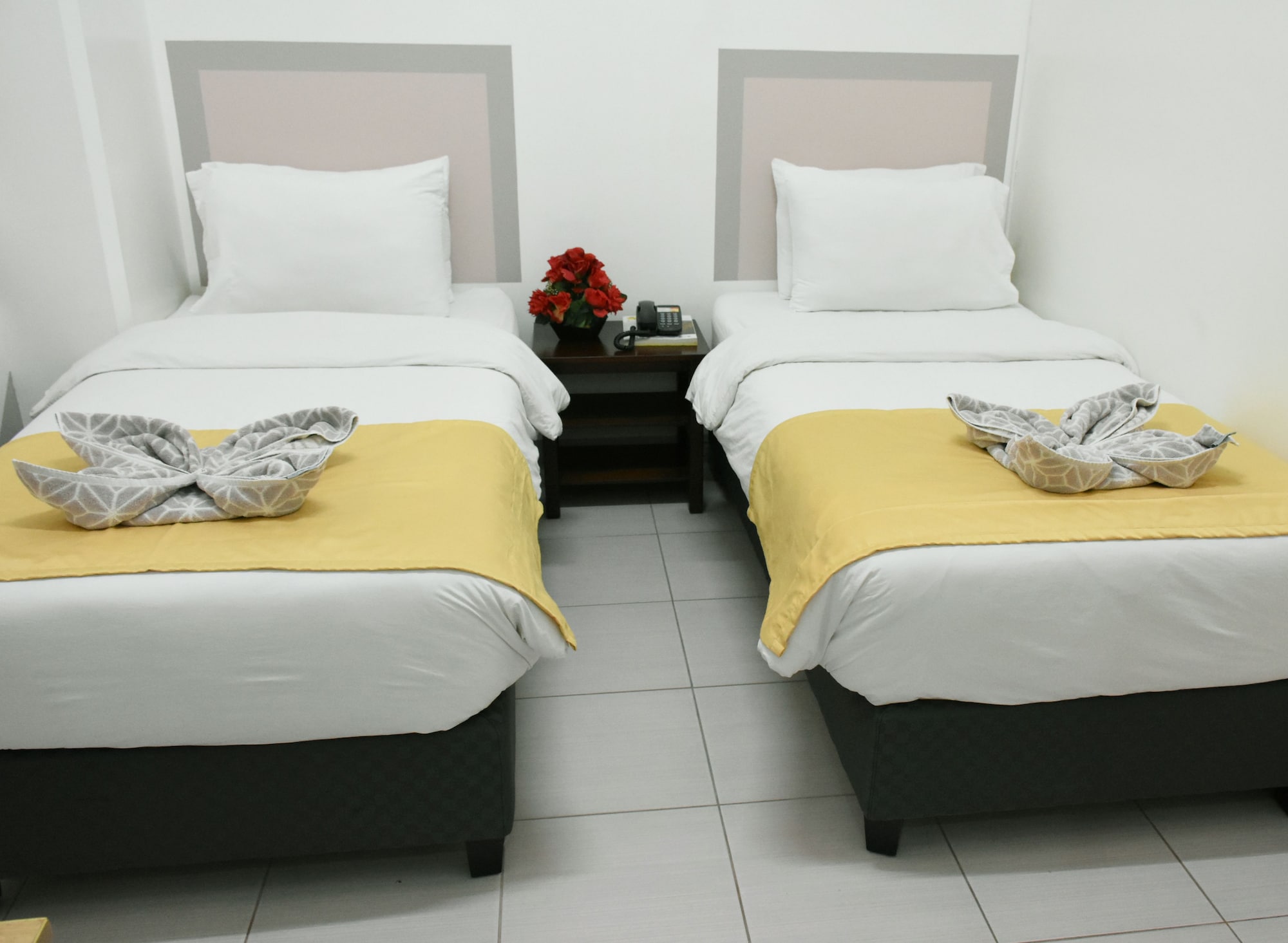 ROOM, TWIN BEDS