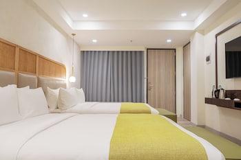 Premier, Quadruple, 2 Double Beds, No Window