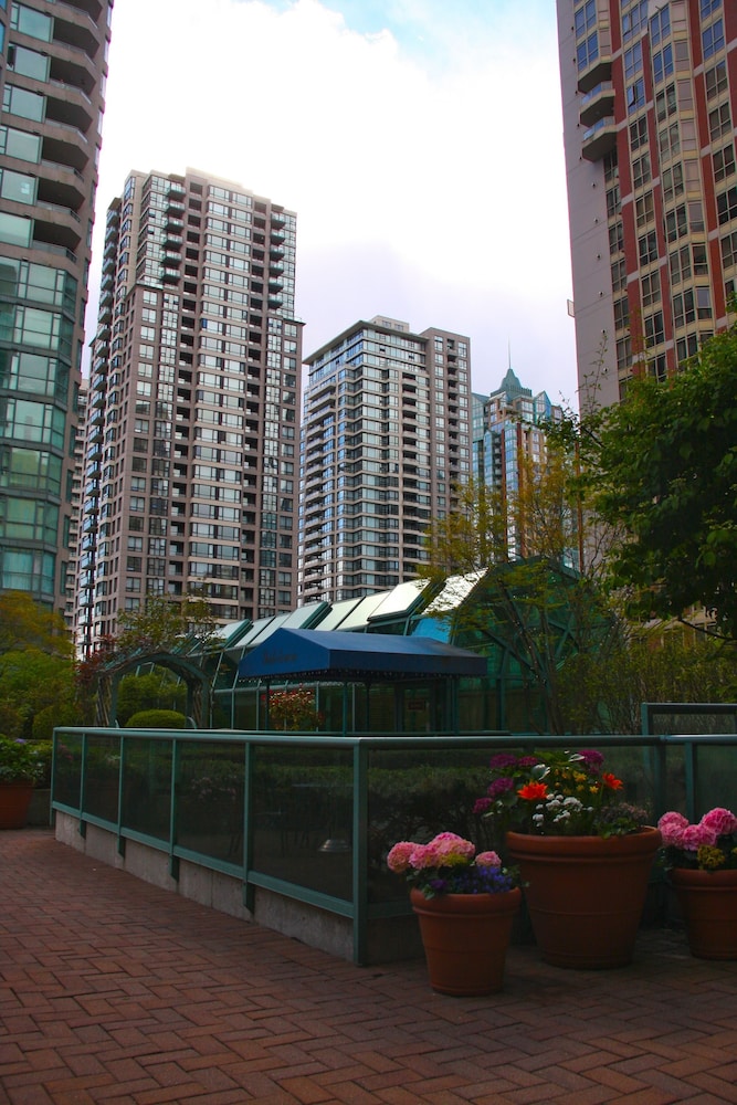 Rosedale Condominiums 20/60