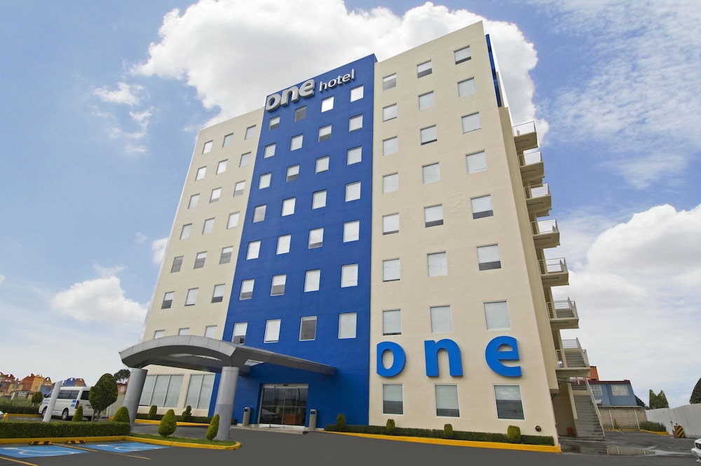 One Toluca Aeropuerto 3/37
