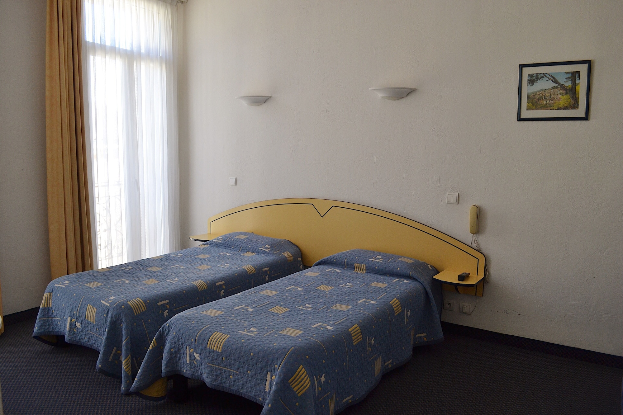 ROOM, TRIPLE