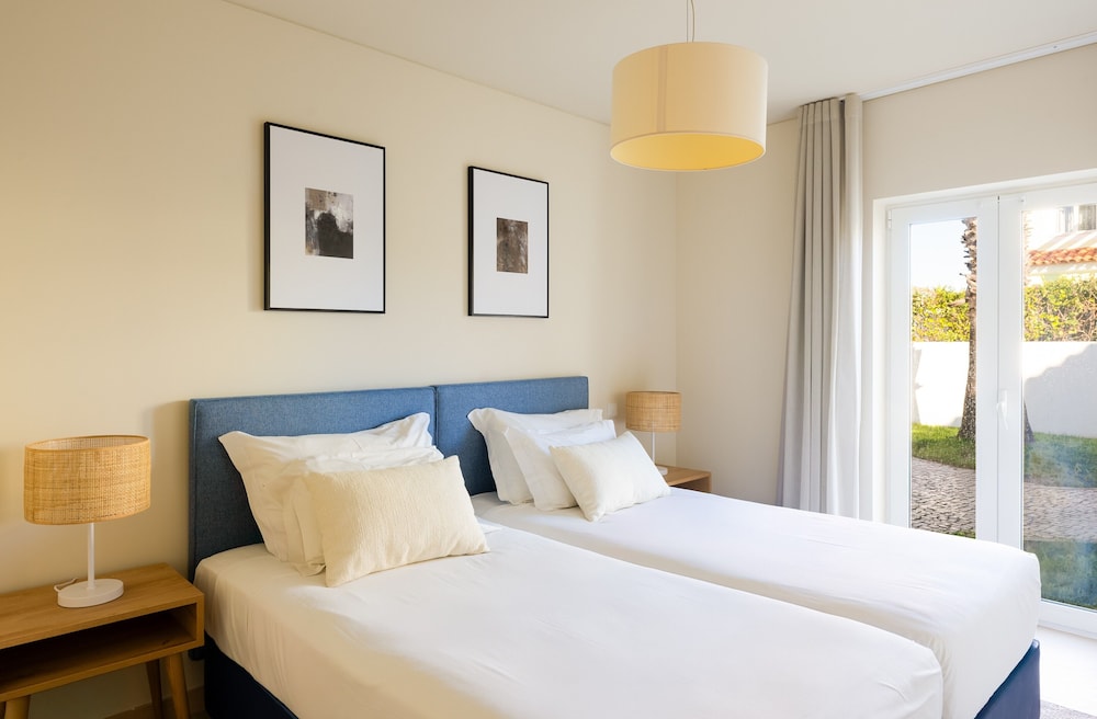 2 BEDROOMS, DELUXE, APARTMENT