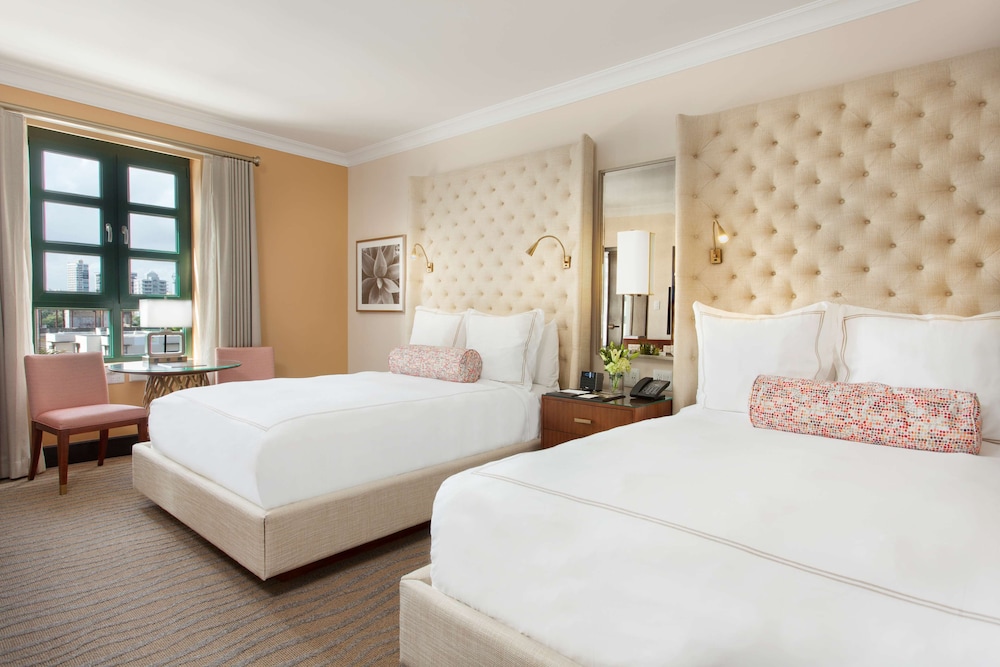 HERITAGE, 2 QUEEN BEDS