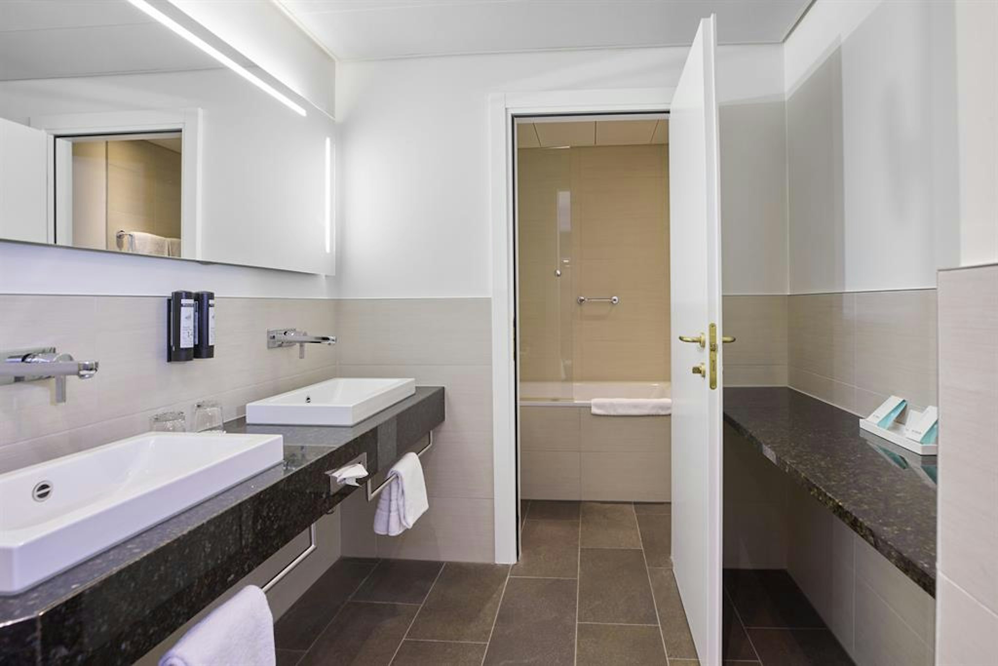 HOTEL ST GOTTHARD 81/84