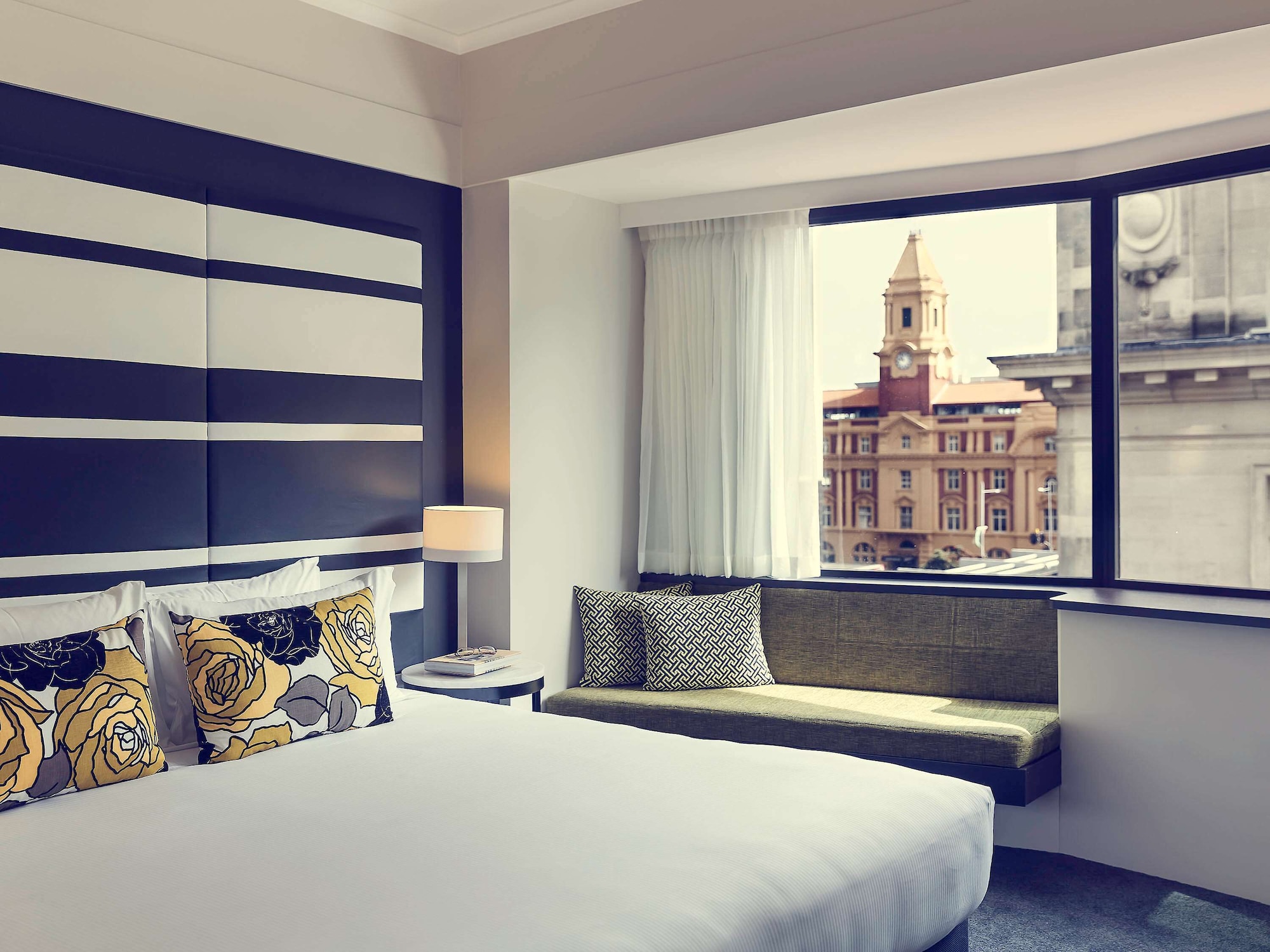 CLASSIC, QUEEN BED