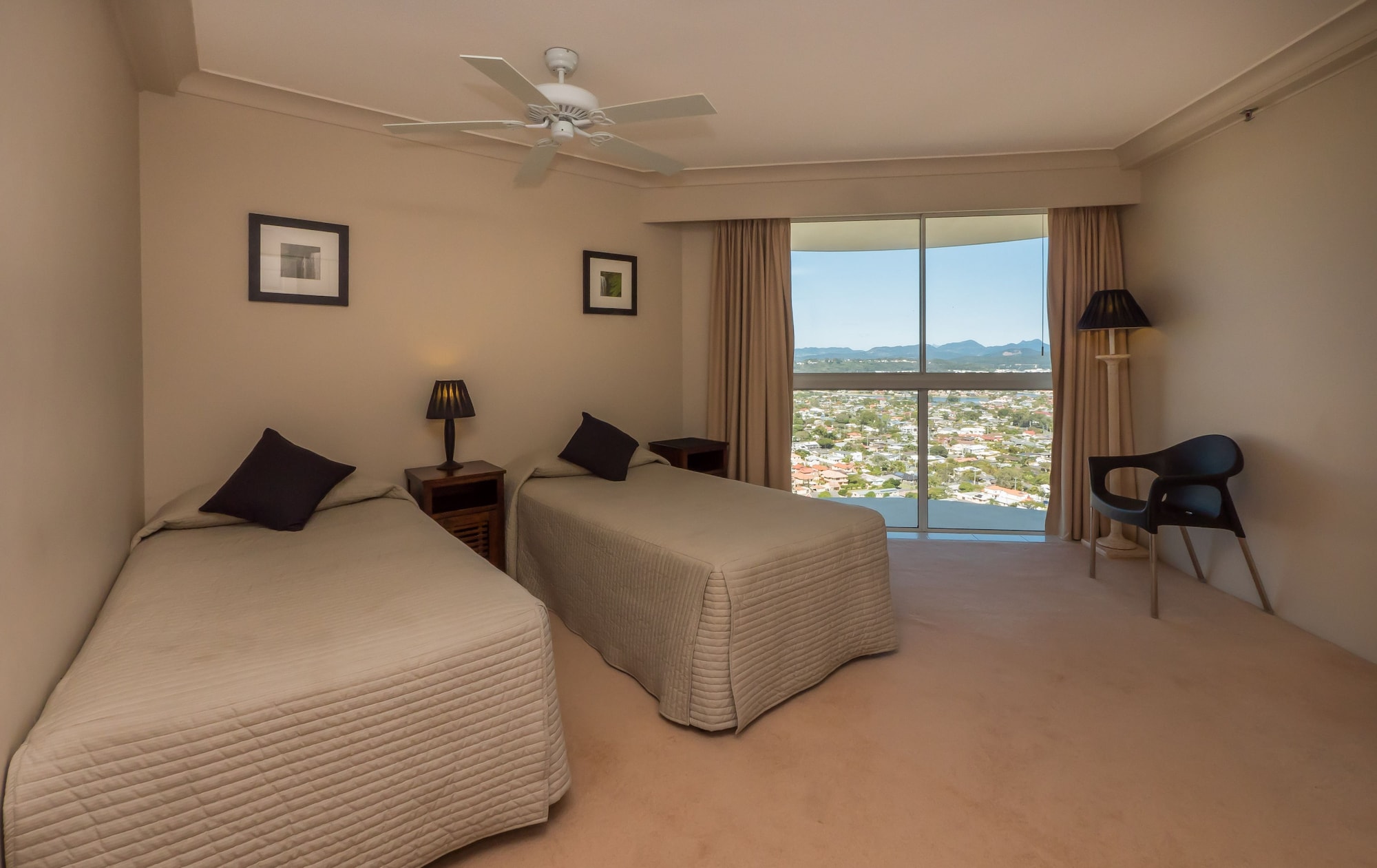 3 Bedrooms, Sub Penthouse, King and Queen and Twin Beds، Burleigh Surf Apartments 6/8