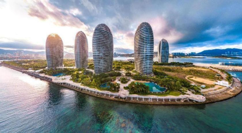 Sanya International 62/64