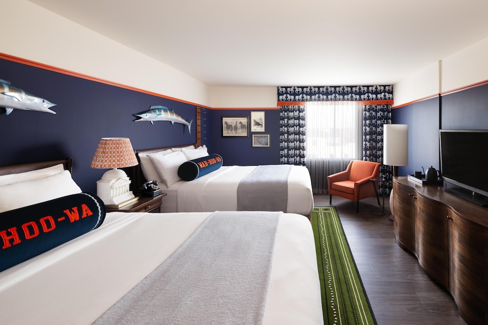Room, 2 Queen Beds, Accessible, Graduate by Hilton Charlottesville 2/6