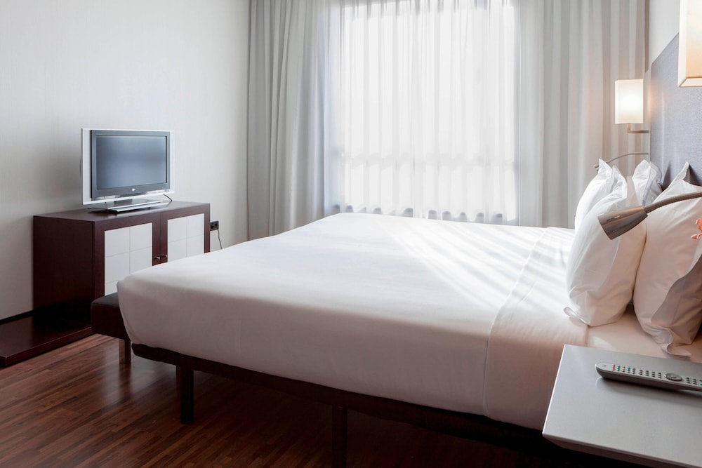 AC Hotel by Marriott Madrid Airport 9/45