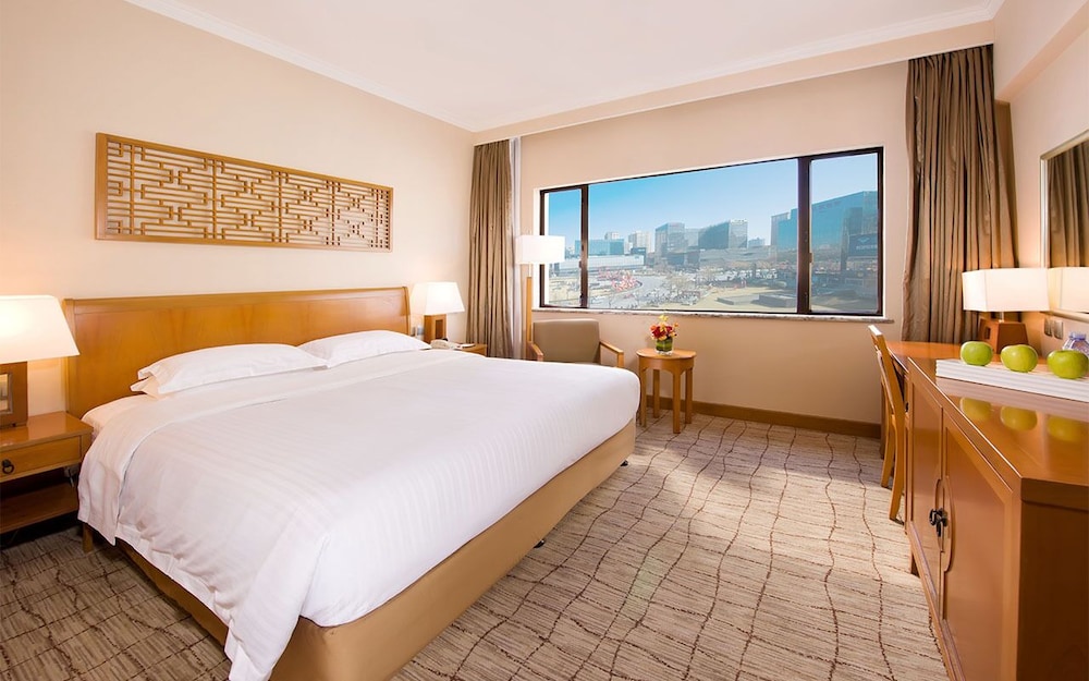 Deluxe, King Bed, City Murphy Bed, City View