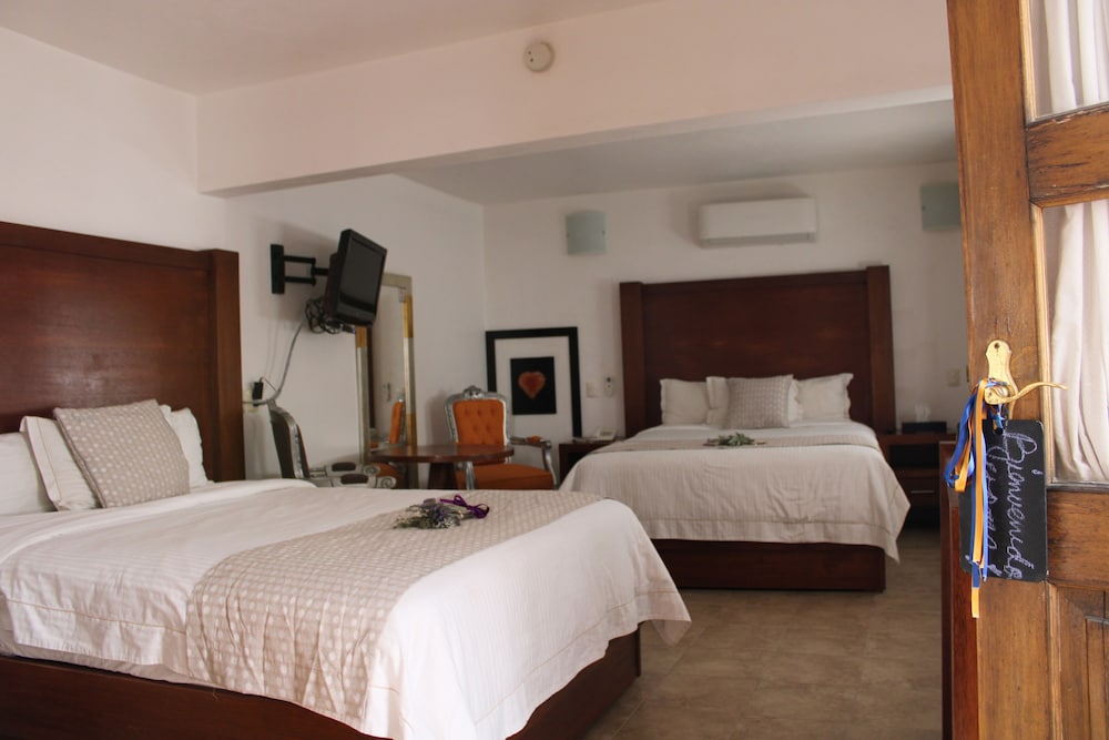 EL SERAFIN HOTEL BOUTIQUE 24/80