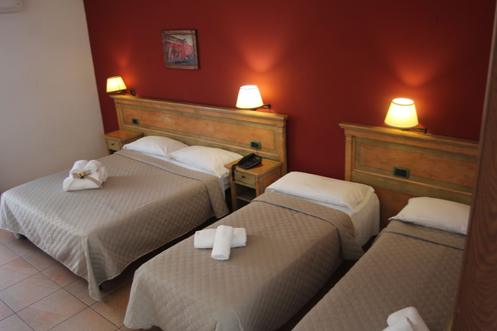 ROOM, QUADRUPLE
