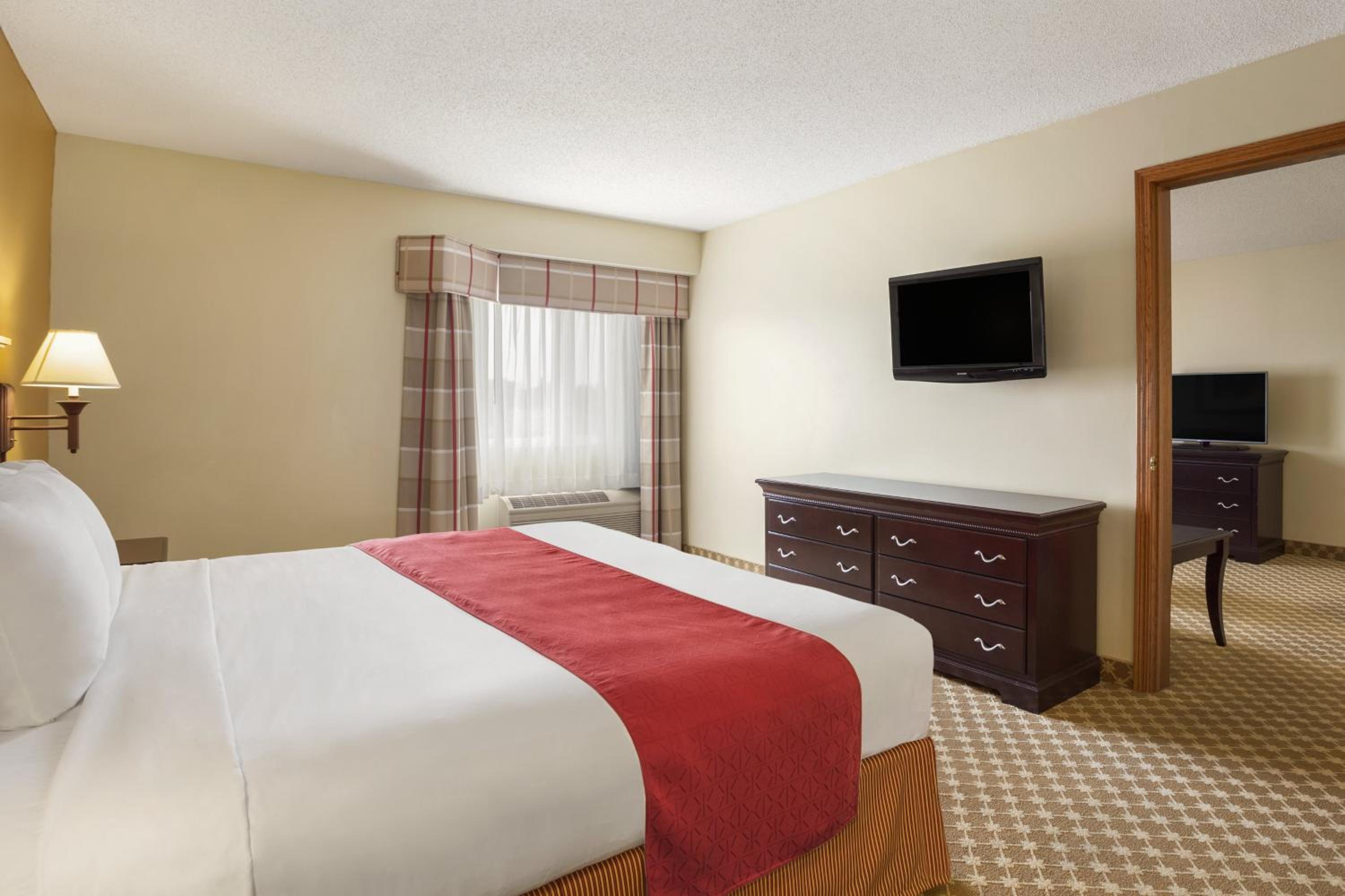 1 Bedroom, Suite, King Bed, Sofa, Accessible