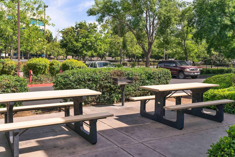 Extended Stay America Suites Sacramento - South Natomas 46/51