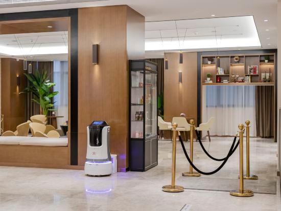 Home Inn Plus (Wuxi Zhongshan Road Shenglimen Metro Station) 20/57