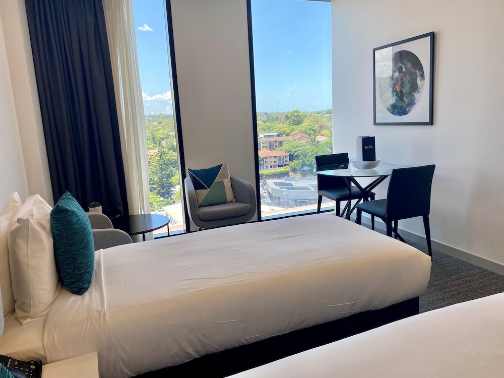 Studio, Suite, King Bed, Essence Suites Taringa 2/4