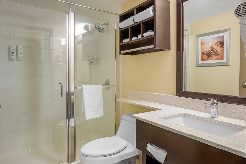Quality Inn & Suites Bathurst, NB 49/50