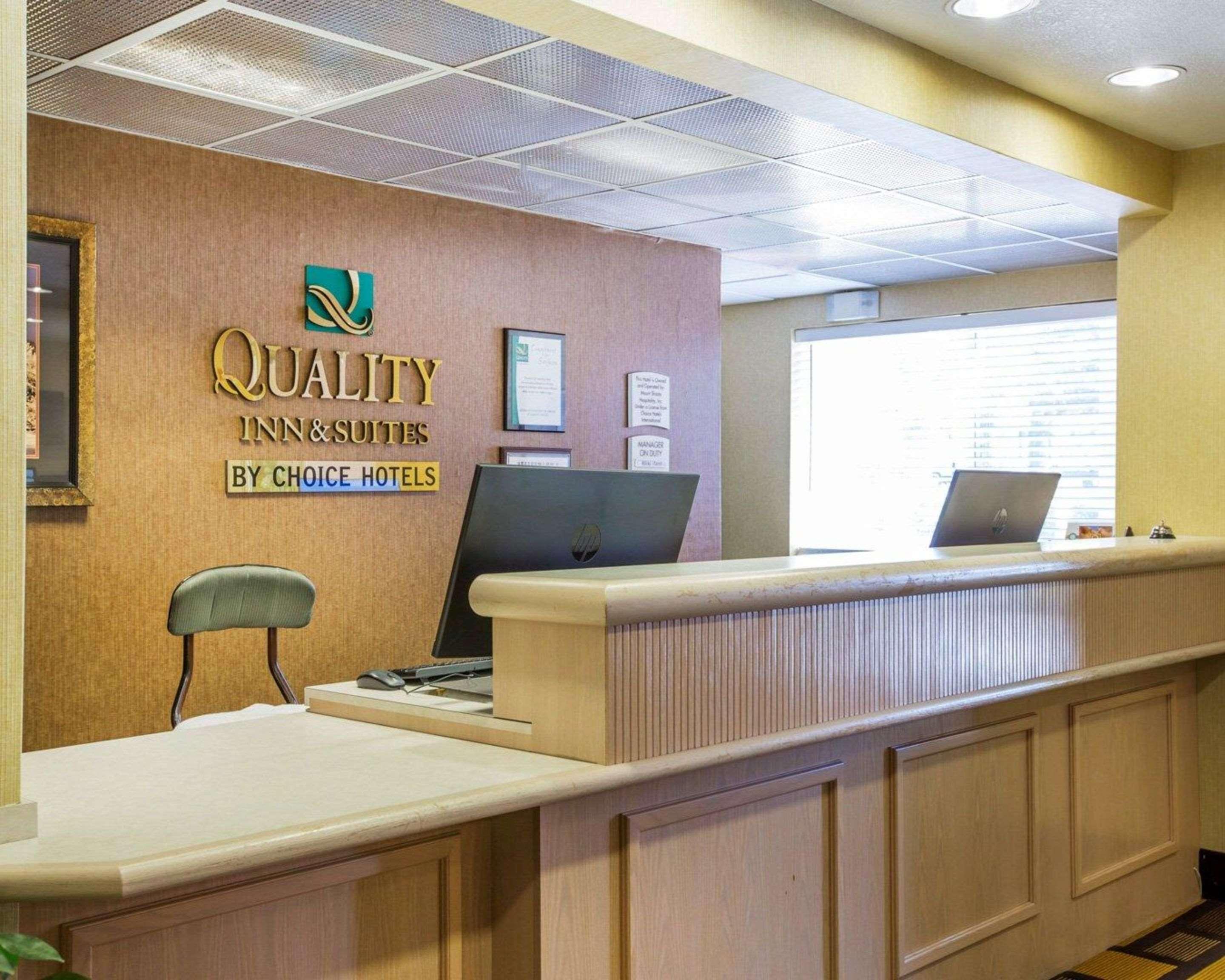 Quality Inn & Suites 16/18