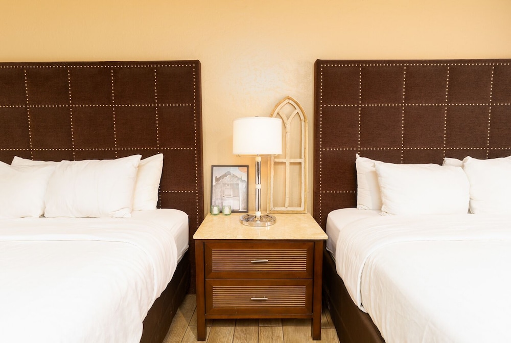 Quality Inn Suites Near the Border 12/67