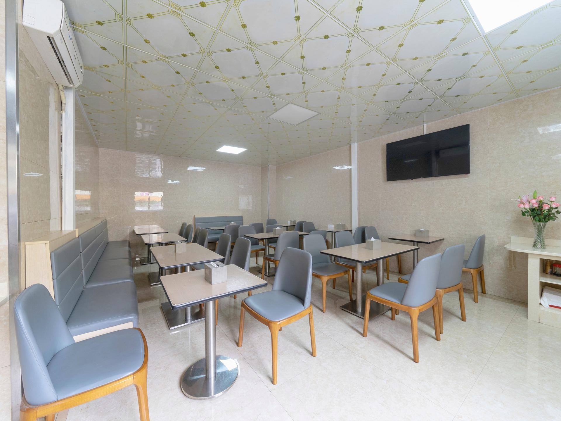 Vienna Hotel (Dongguan Dalang Bus Station) 36/42