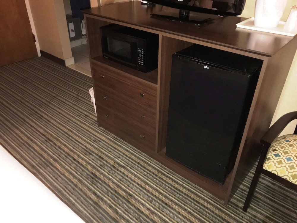 Best Western Woodhaven Inn 41/43