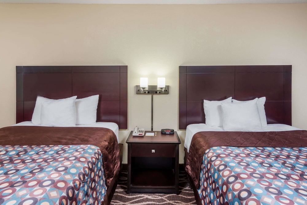 Days Inn Suites Casey 4/14