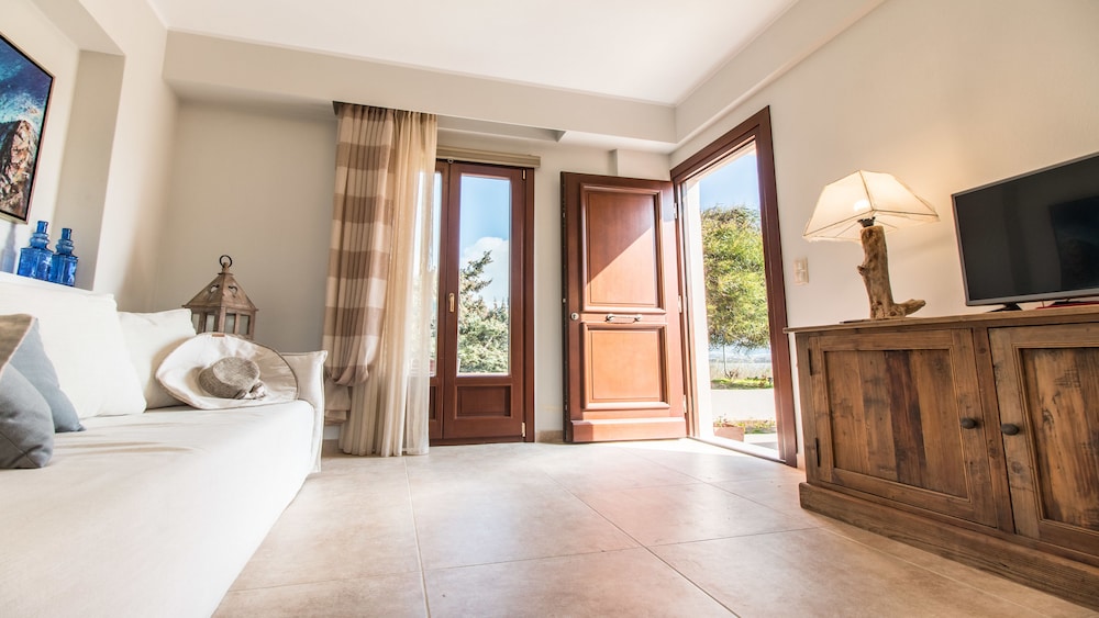2 BEDROOMS, APARTMENT, LAKE VIEW