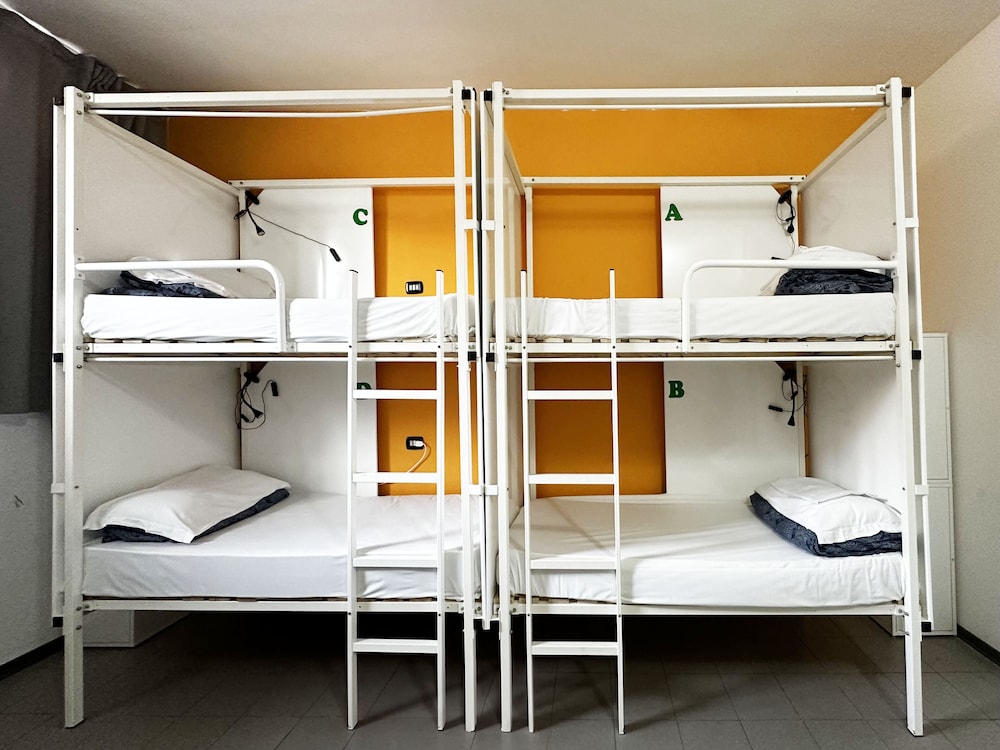 Mio Hostel 53/54