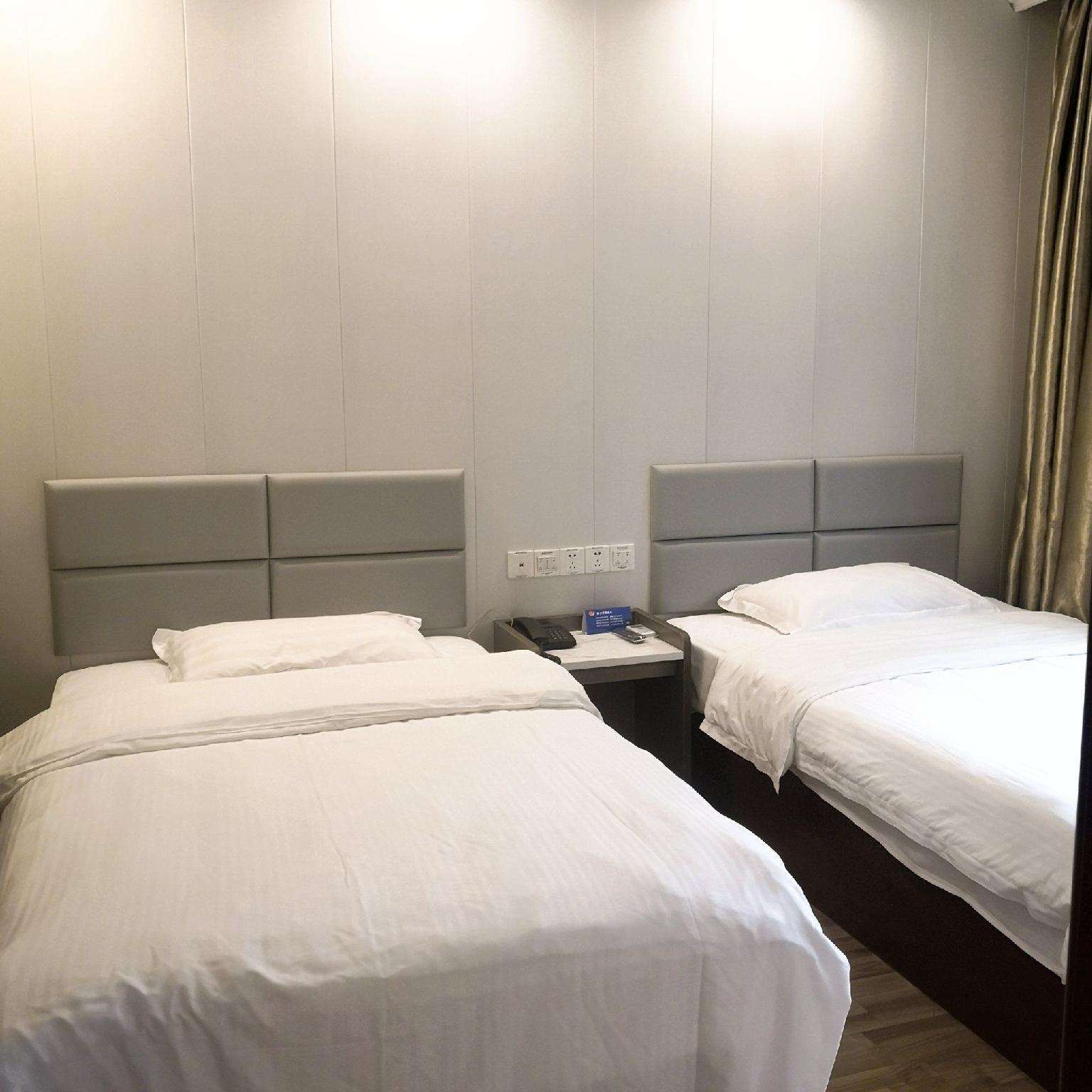 ROOM, TRIPLE