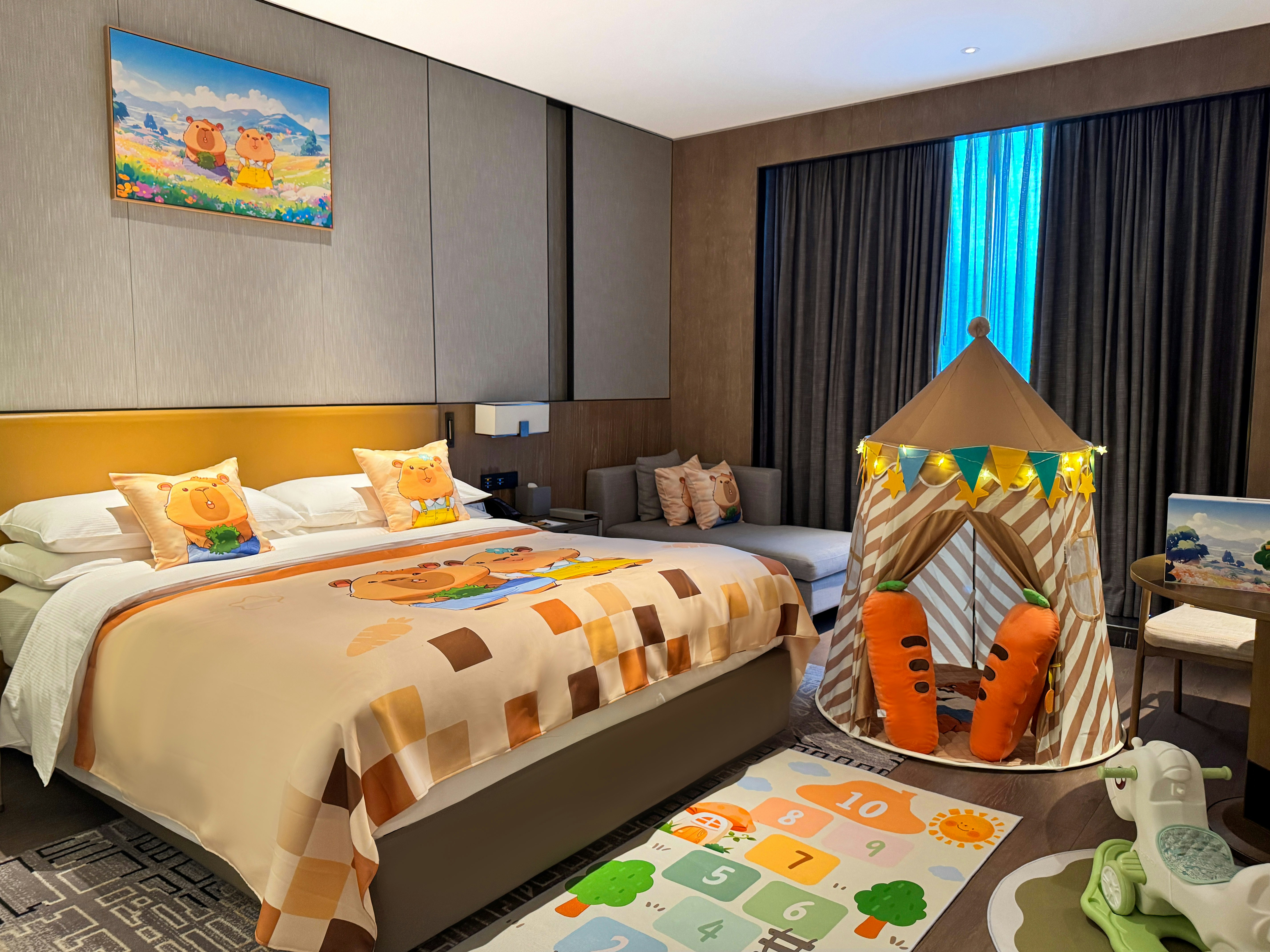 Deluxe, Family, King Bed