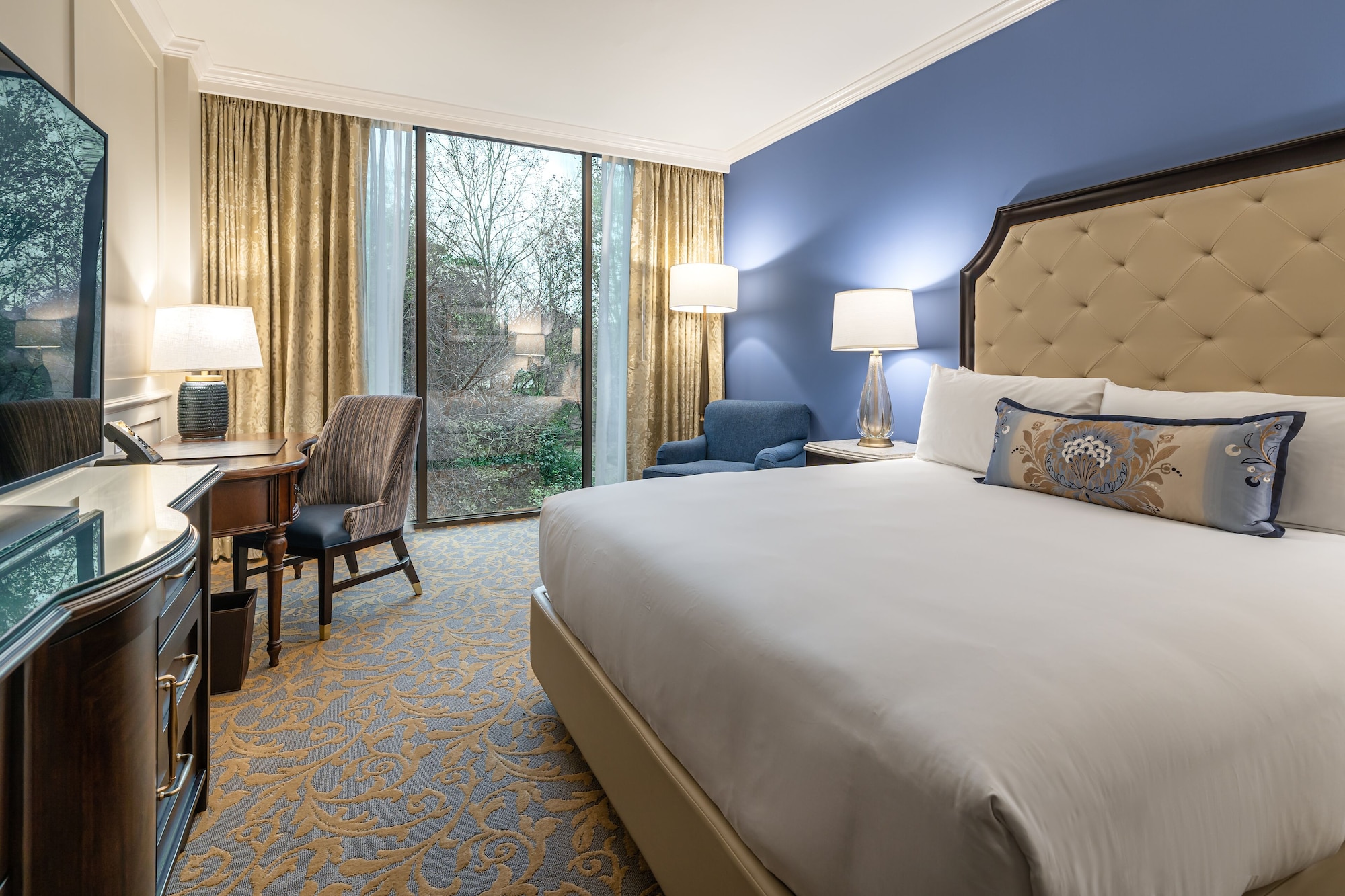 TRADITIONAL, KING BED, ACCESSIBLE