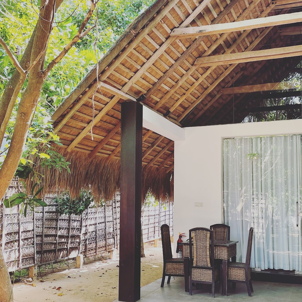 Blue Whale Beach Boutique Resort 27/29