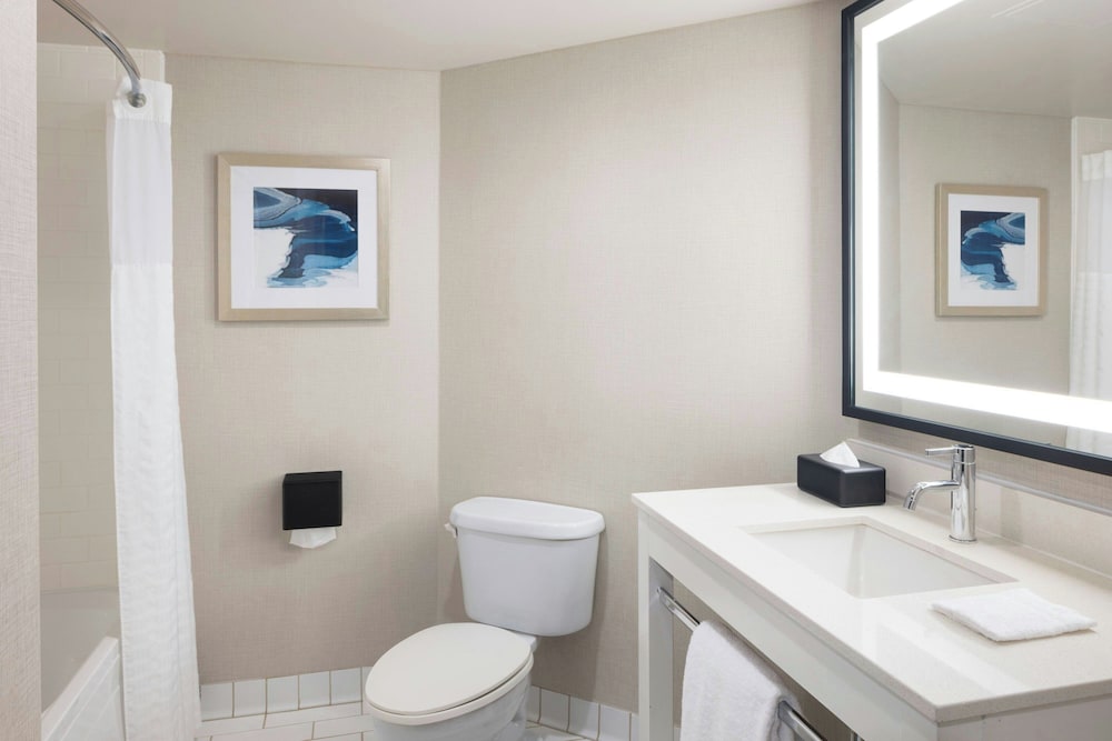 Room, 2 Queen Beds, Four Points by Sheraton Halifax 5/8
