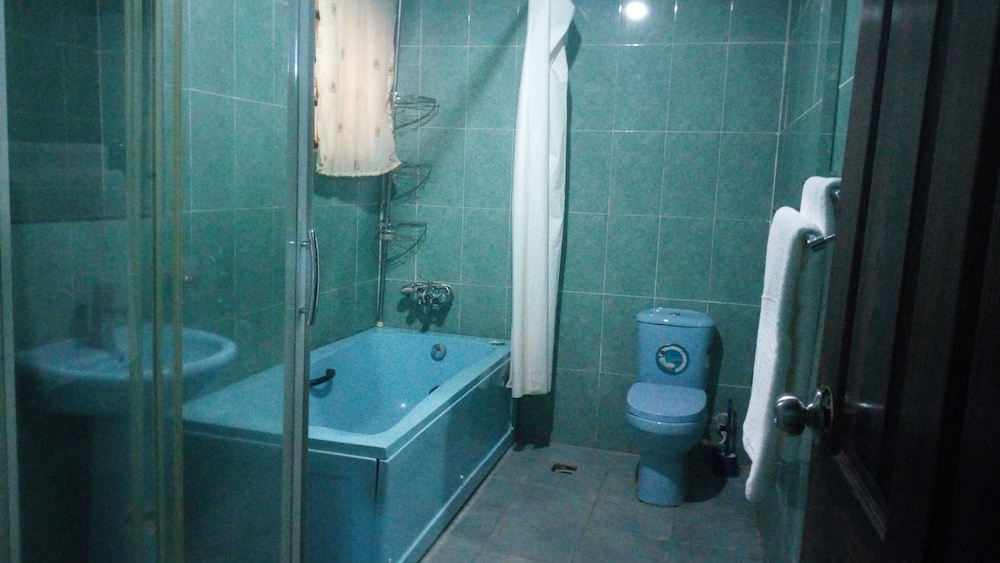 Brighton Hotel And Suites 20/20