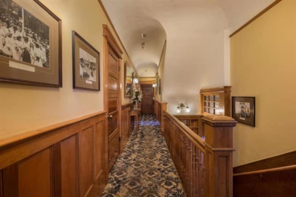 Pacific Grove Inn 6/79