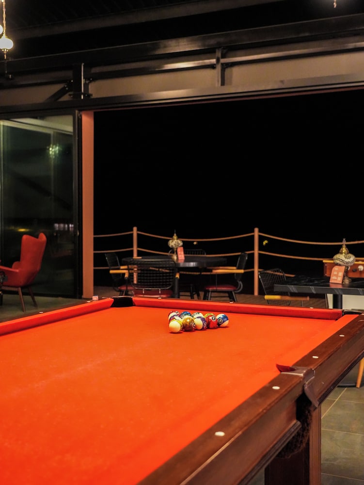 Valley Resort 38/48